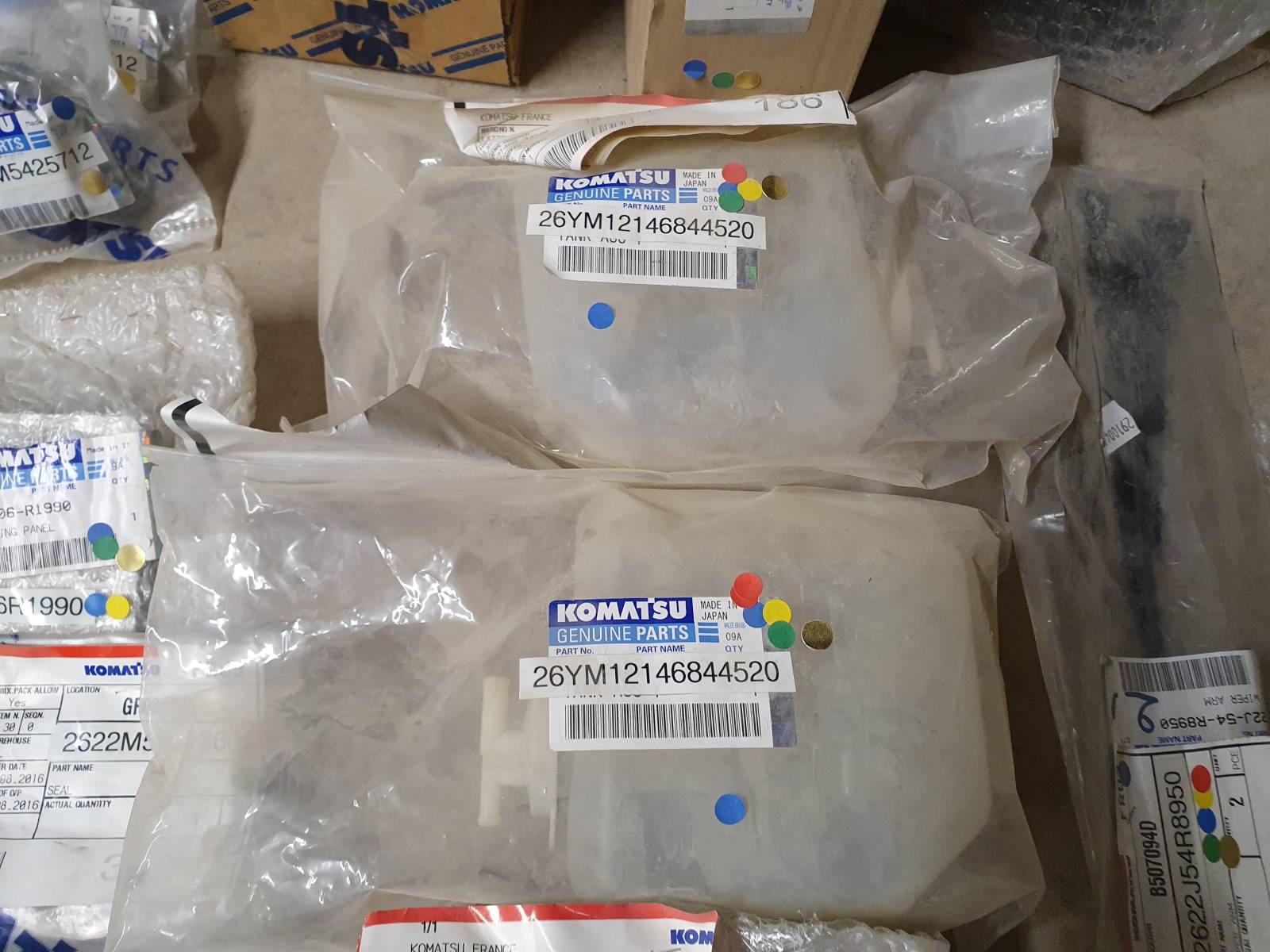 DESTOCKAGE MASSIF PIECES DETACHEES KOMATSU à Vitrolles dans les Bouches du Rhône