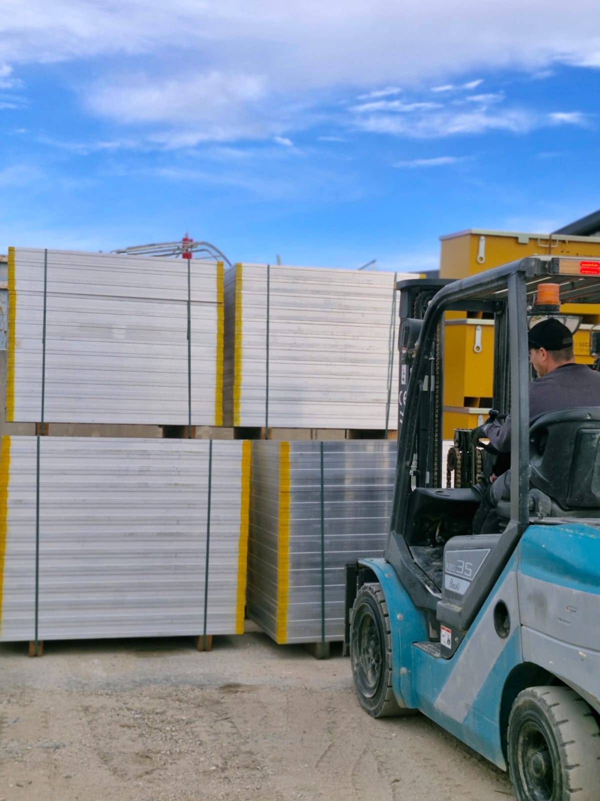 COFFRAGES MANUPORTABLES dans nos 4 agences Marseille, Antibes, Frejus, Vitrolles