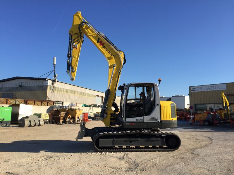 Mini pelle 14T en location sur Marseille