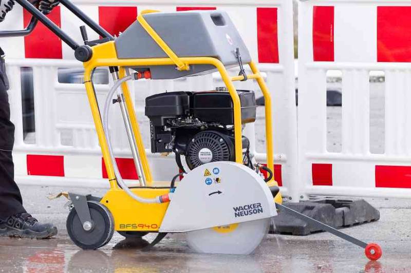 Vente Pilonneuse Plaque vibrante Brise Béton et Scie a sol sur Vitrolles 